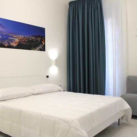 Bed and Breakfast Francesco House Кастелламмаре-ди-Стабия Экстерьер фото